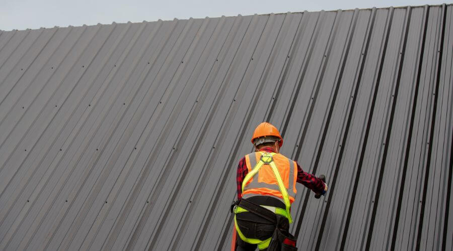 Professional gutter cleaning in Galesburg, IL